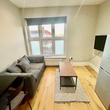 Cosy 1 Bedroom Flat! London Eksteriør bilde